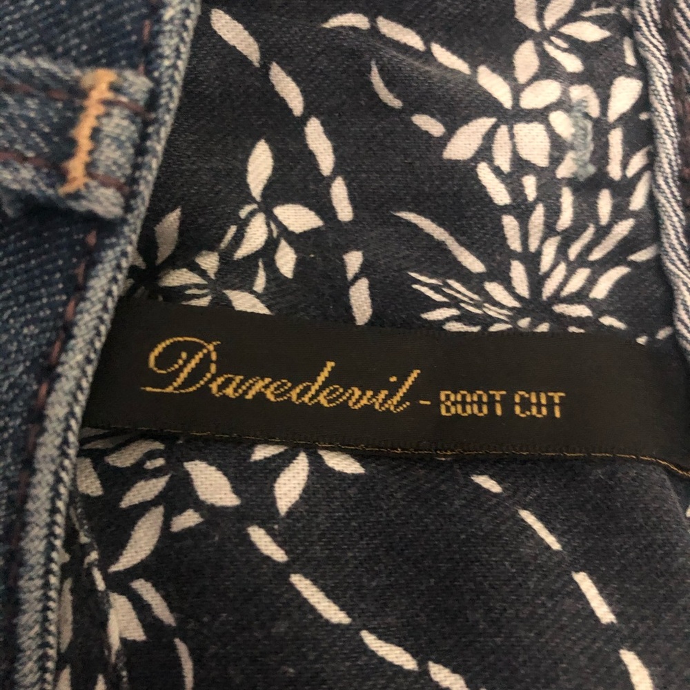 GUESS Premium - Picture 7 of 7